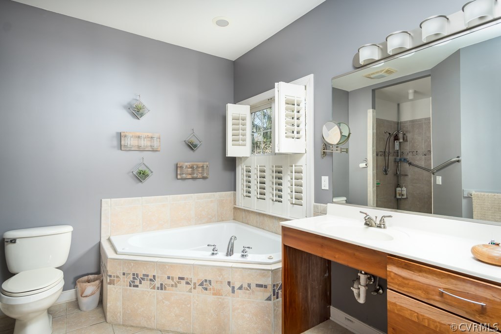12620 Singer Road Midlothian, VA 23112 - Photo 15 of 28 a bathroom with a bathtub sink and toilet