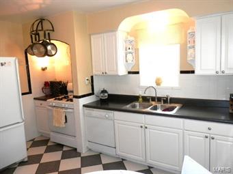 9302 MacKenzie Road St. Louis, MO 63123 - Photo 7 of 25