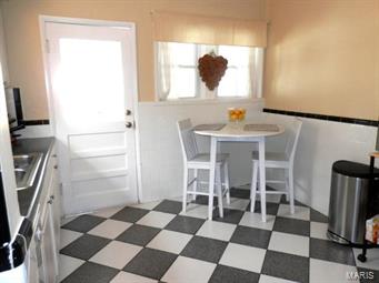 9302 MacKenzie Road St. Louis, MO 63123 - Photo 8 of 25