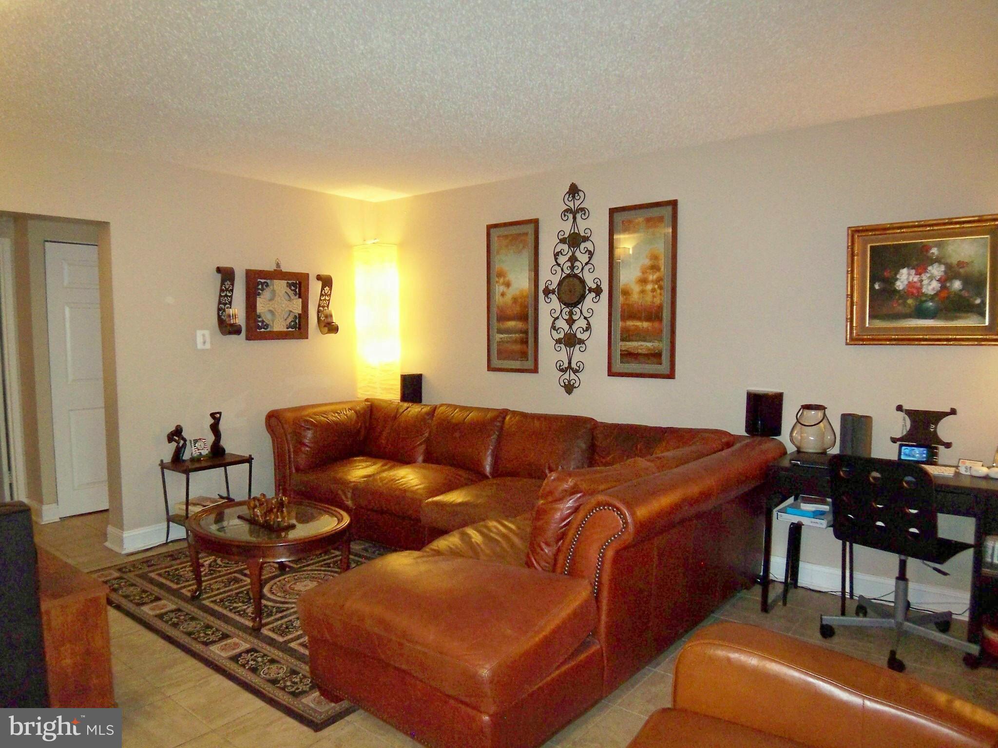 11658 Stoneview Square, Unit 11C Reston, VA 20191 - Photo 3 of 15 Living Room