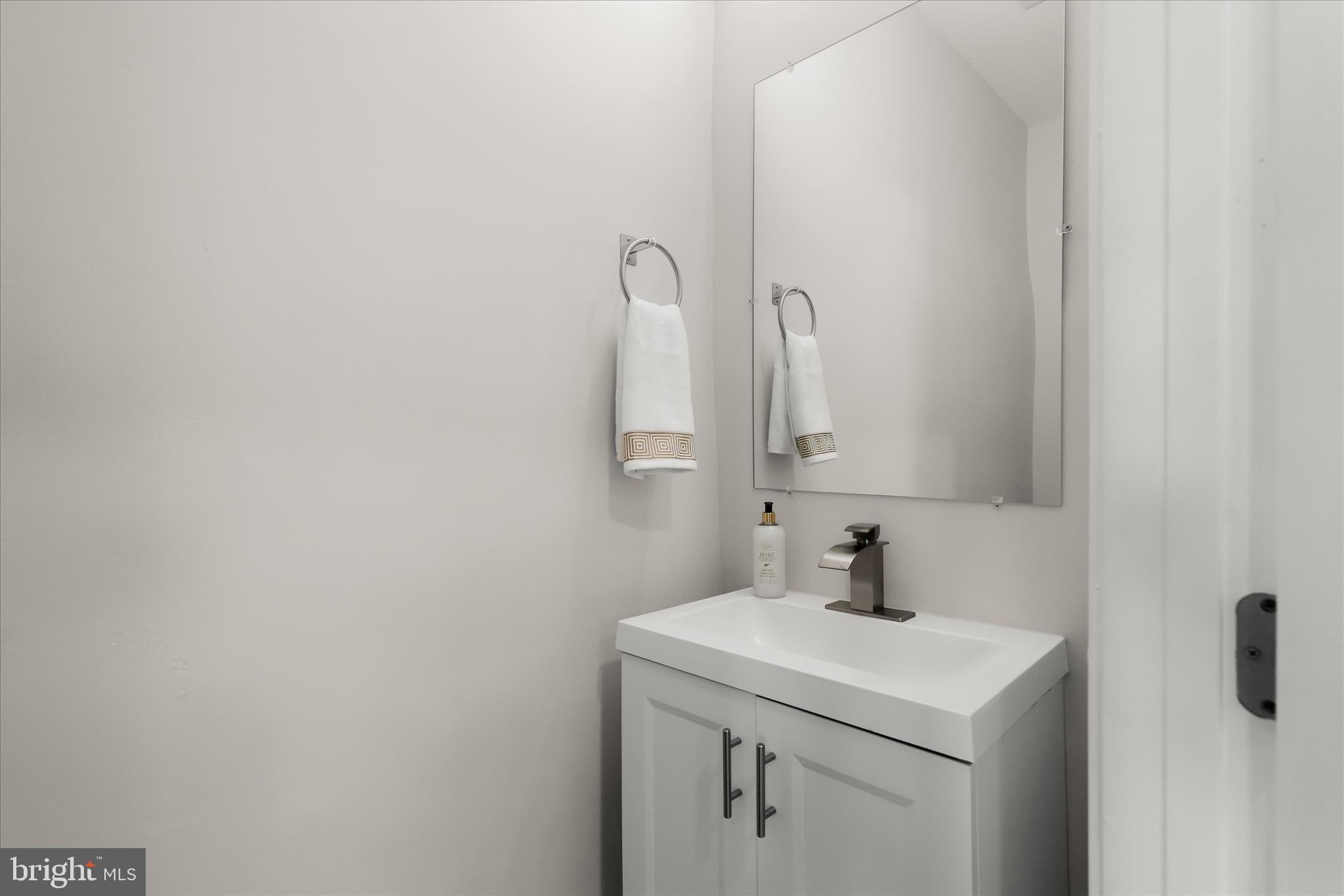 701 East 43rd Street Baltimore, MD 21212 - Photo 23 of 47 a bathroom with a sink and a mirror