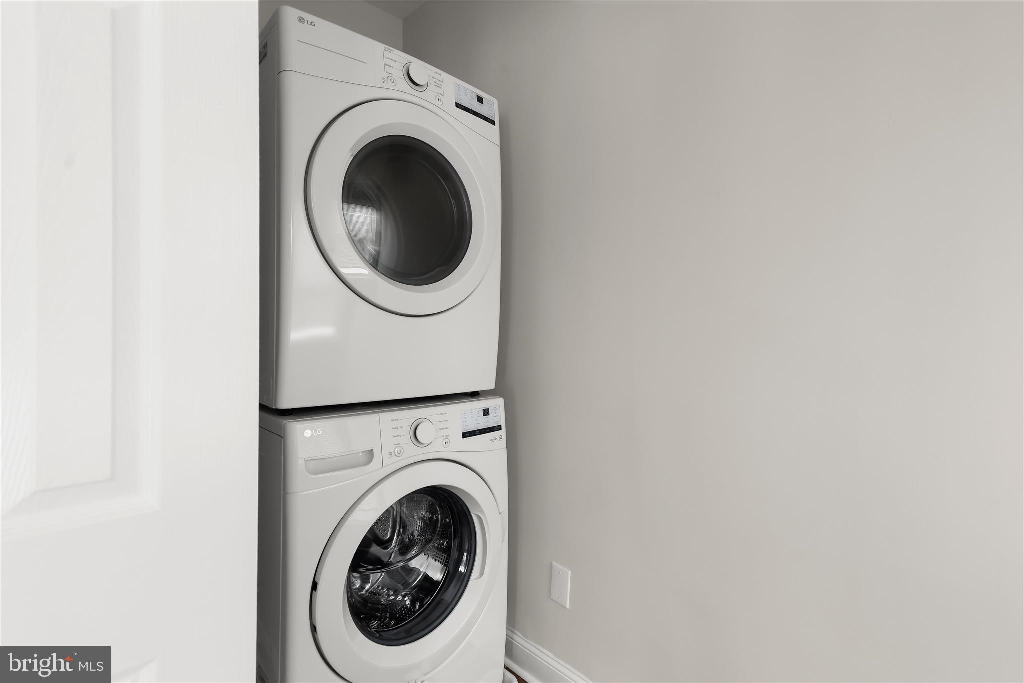 701 East 43rd Street Baltimore, MD 21212 - Photo 24 of 47 a utility room with dryer and washer