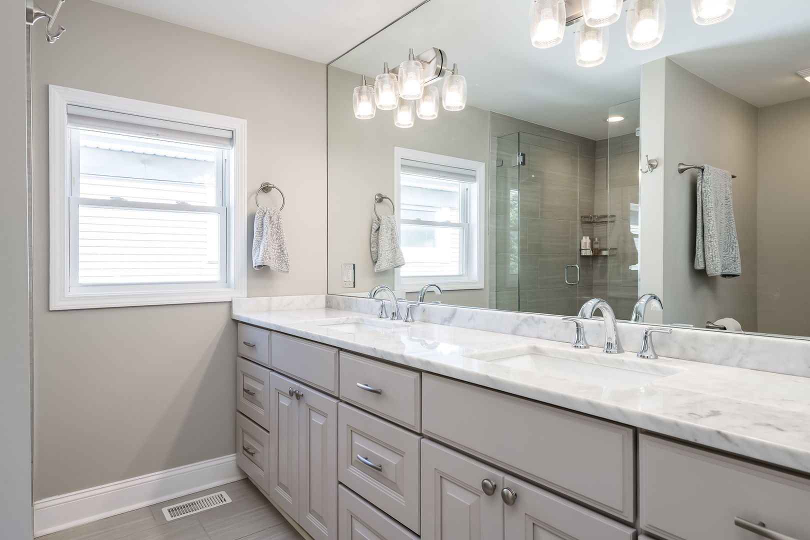 803 South Maple Avenue Oak Park, IL 60304 - Photo 14 of 31 a bathroom with a sink double vanity and a mirror
