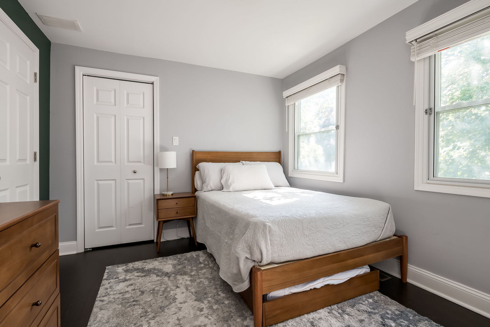 803 South Maple Avenue Oak Park, IL 60304 - Photo 16 of 31 a bedroom with a bed and a window