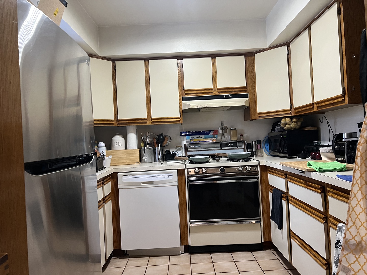 509 East Lake Avenue, Unit B Round Lake Beach, IL 60073 - Photo 6 of 18 a kitchen with stainless steel appliances granite countertop a stove a sink and a refrigerator