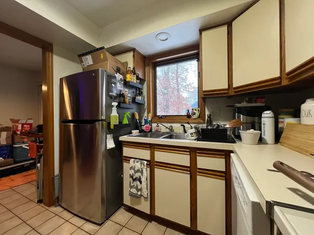 $1,800 | 509 East Lake Avenue, Unit B, Round Lake Beach, IL 60073