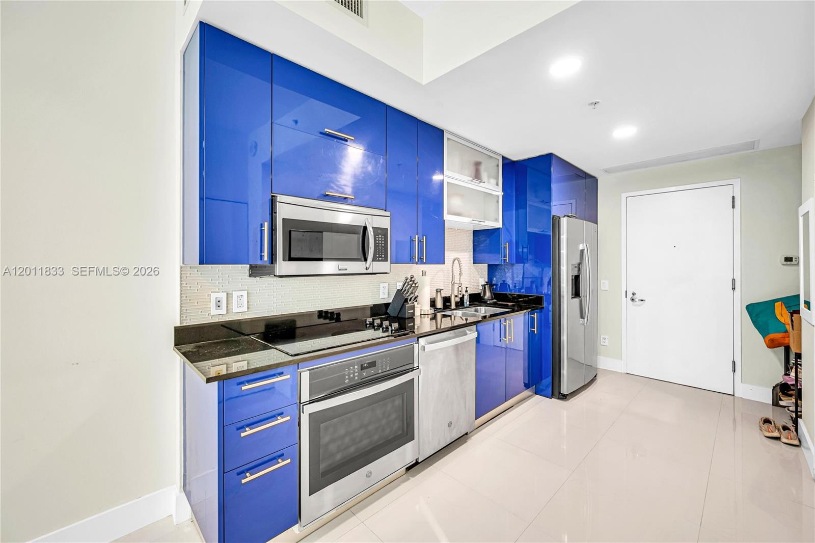 60 Southwest 13th Street, Unit 2014 Miami, FL 33130 - Photo 3 of 36