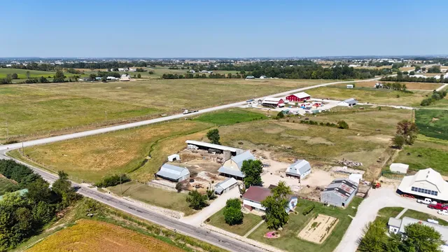 $500,000 | 3154 North 900th Street East, Montgomery, IN 47558