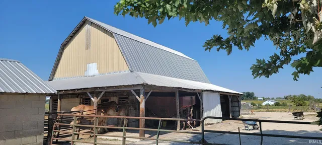 $500,000 | 3154 North 900th Street East, Montgomery, IN 47558