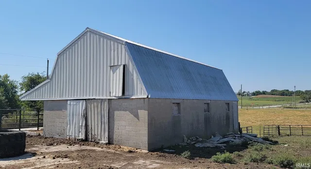 $500,000 | 3154 North 900th Street East, Montgomery, IN 47558