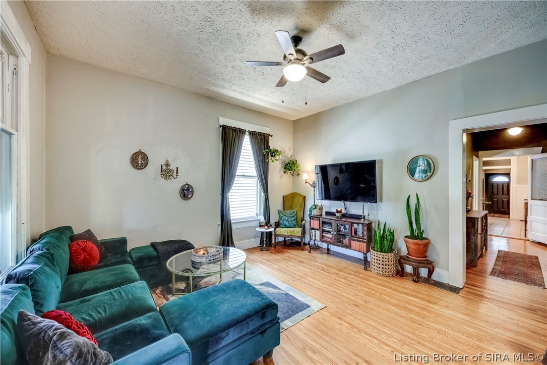 2116 Reno Avenue New Albany, IN 47150 - Photo 10 of 74 Living room