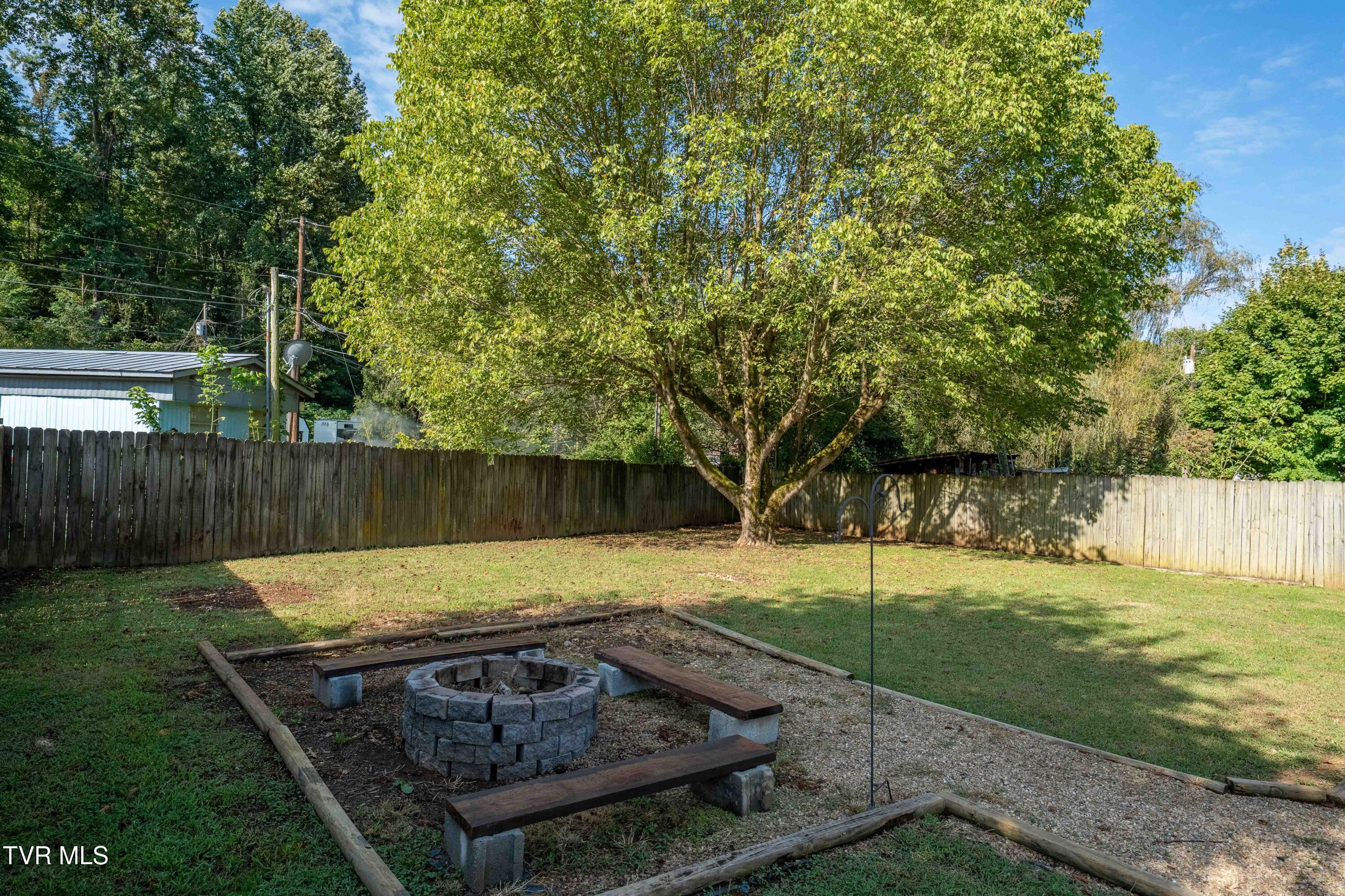 124 Smalling Street Hampton, TN 37658 - Photo 11 of 39 124 Smalling Street (11 of 39)