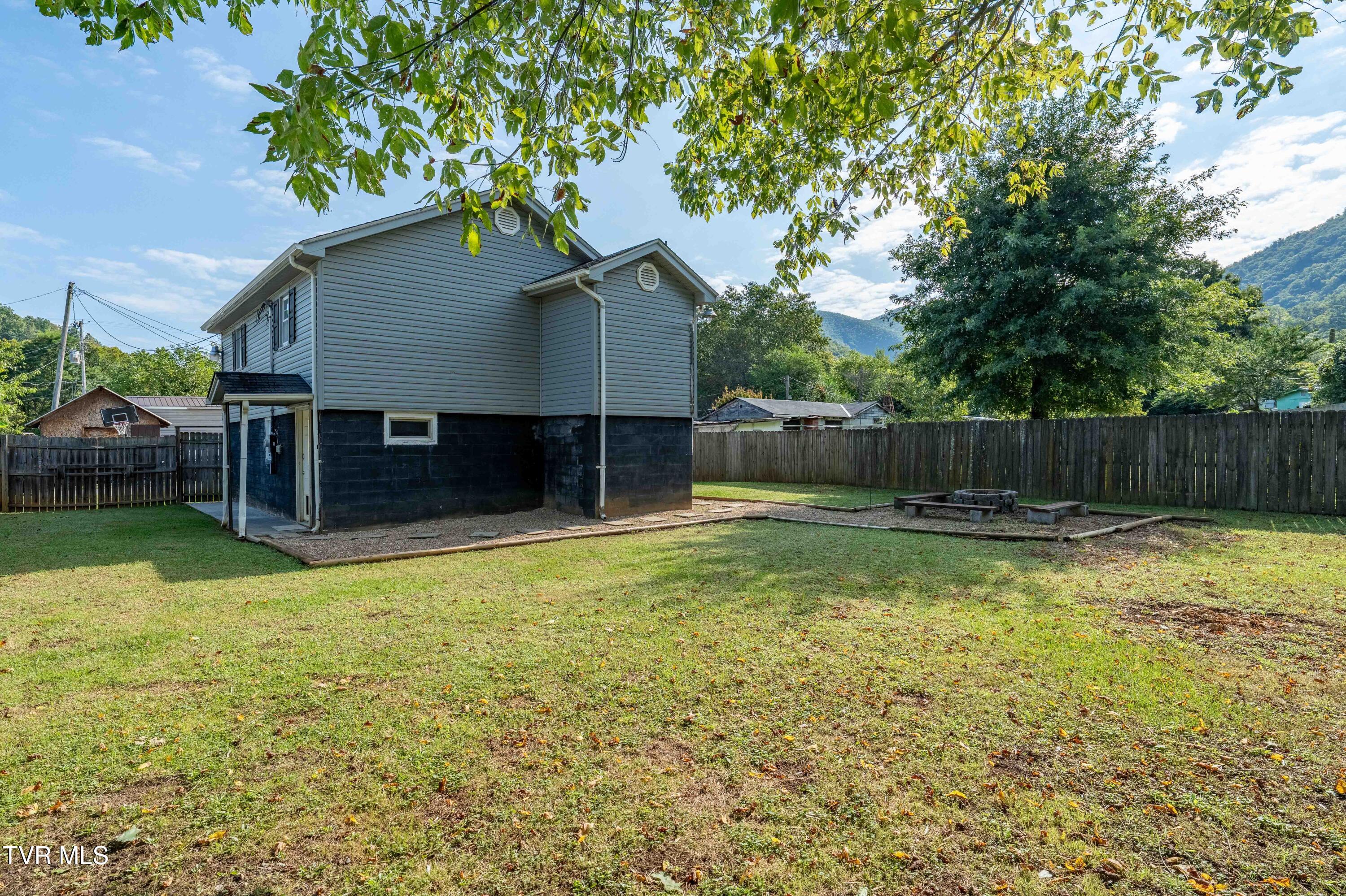 124 Smalling Street Hampton, TN 37658 - Photo 15 of 39 124 Smalling Street (15 of 39)