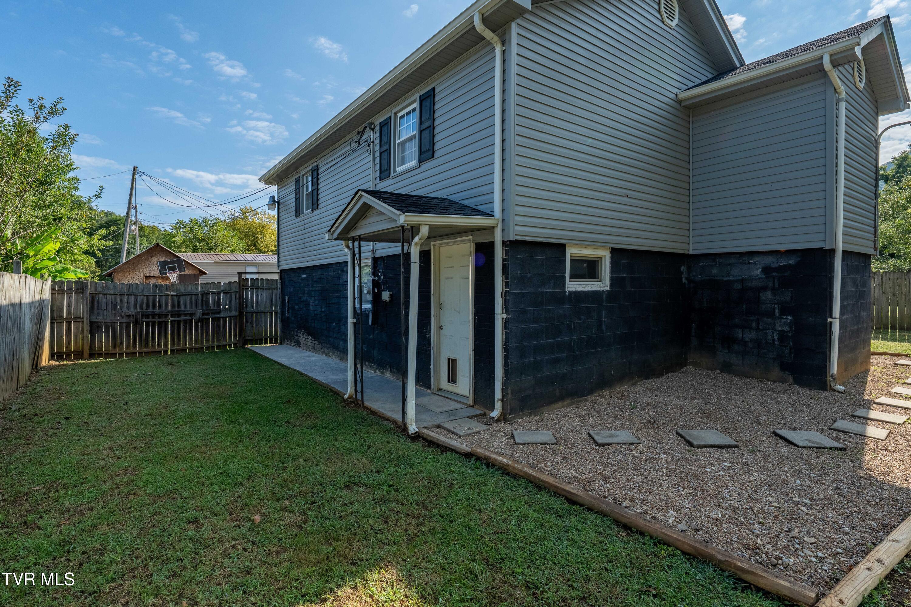 124 Smalling Street Hampton, TN 37658 - Photo 17 of 39 124 Smalling Street (17 of 39)
