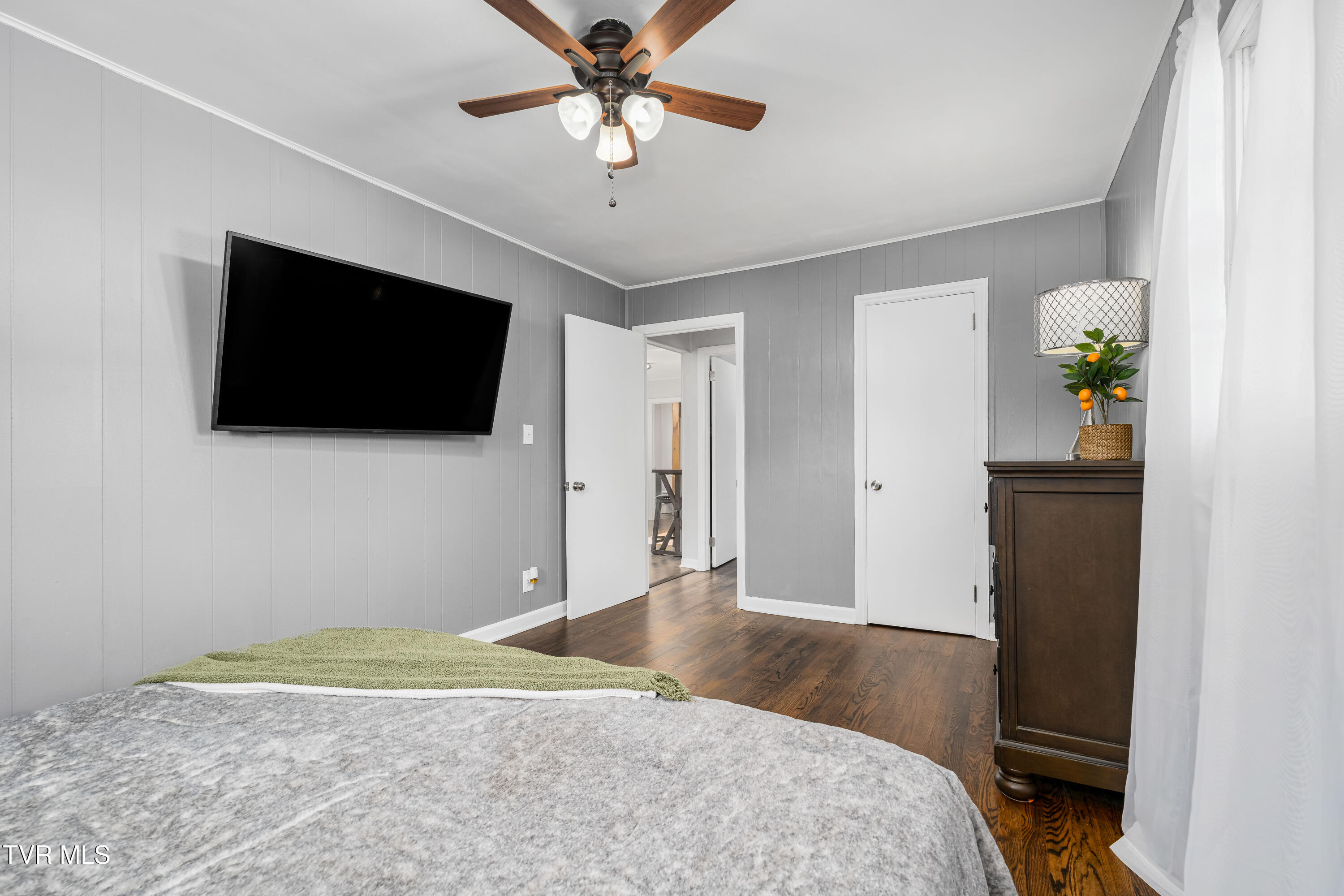 124 Smalling Street Hampton, TN 37658 - Photo 32 of 39 124 Smalling Street (32 of 39)