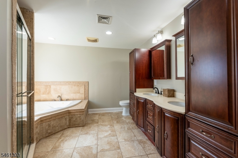 19 Bradford Road Edison, NJ 08820 - Photo 22 of 50 Gallery Image 22