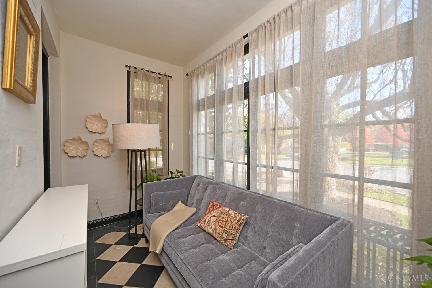 2136 Madison Road, Unit B Cincinnati, OH 45208 - Photo 23 of 41