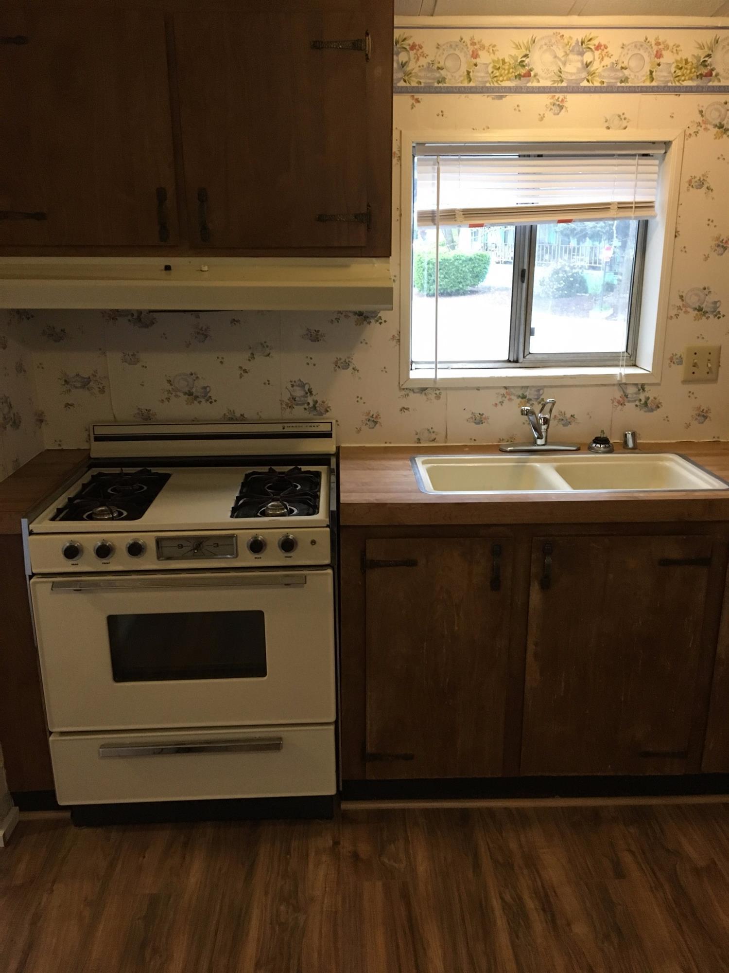 991 Carol Rae, Unit 22 Medford, OR 97501 - Photo 2 of 21 Additional Photo