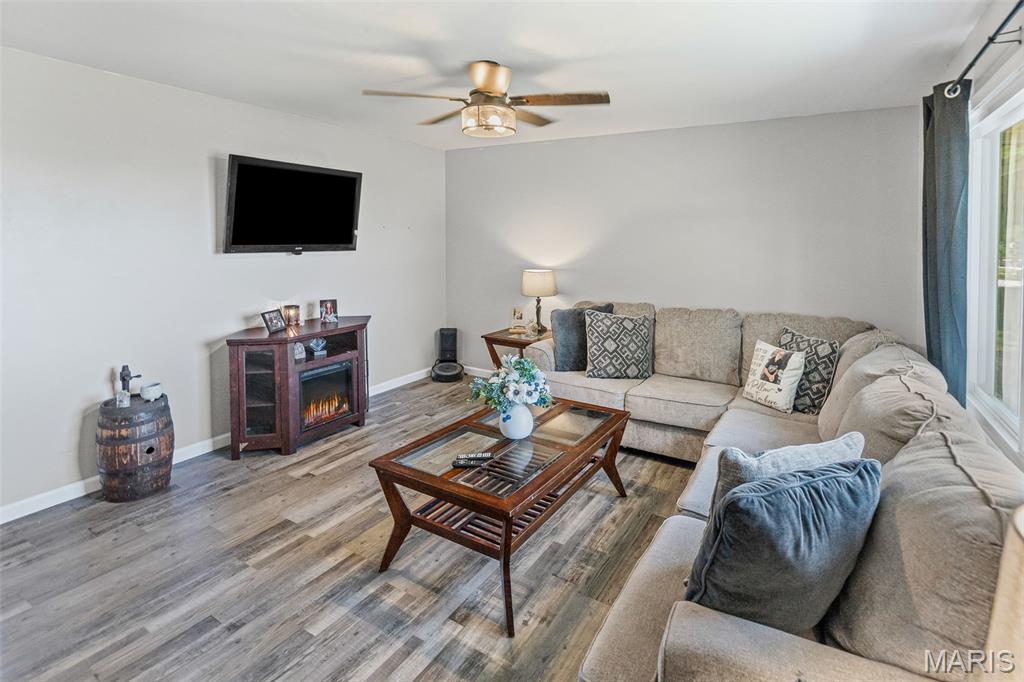 1920 West County Road Jerseyville, IL 62052 - Photo 9 of 33 Gallery Image 9