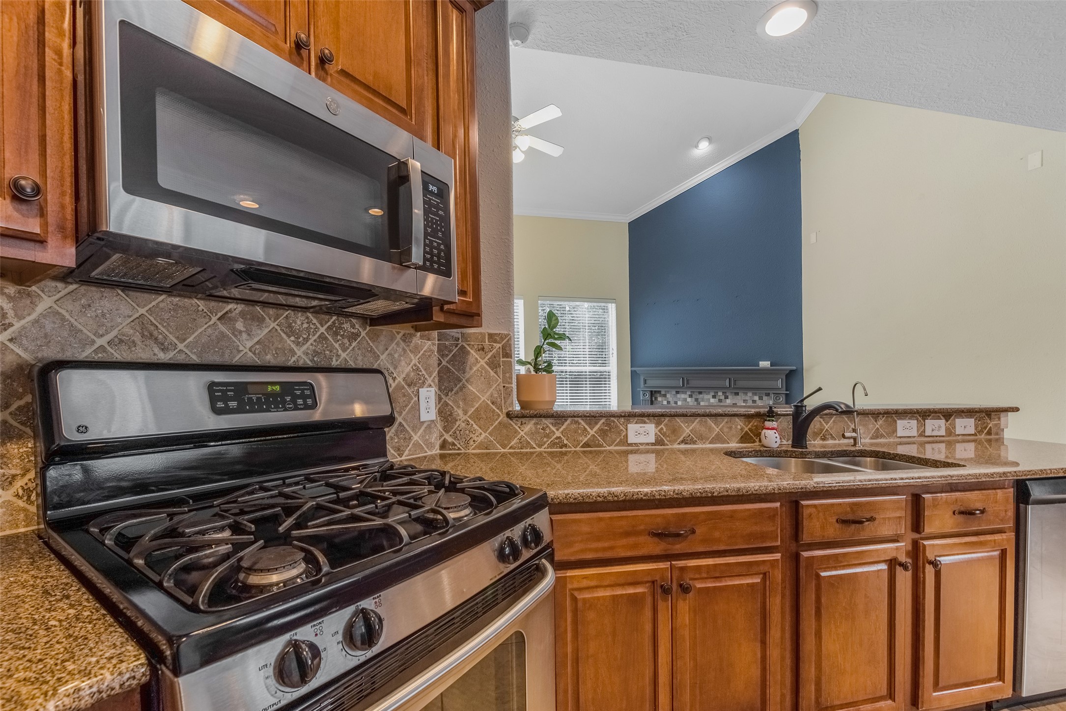 7 Ebony Oaks Place Spring, TX 77382 - Photo 18 of 37