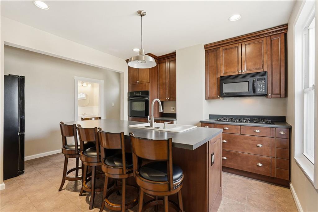 218 39th Street Pittsburgh, PA 15201 - Photo 8 of 24 a dining room with furniture and window