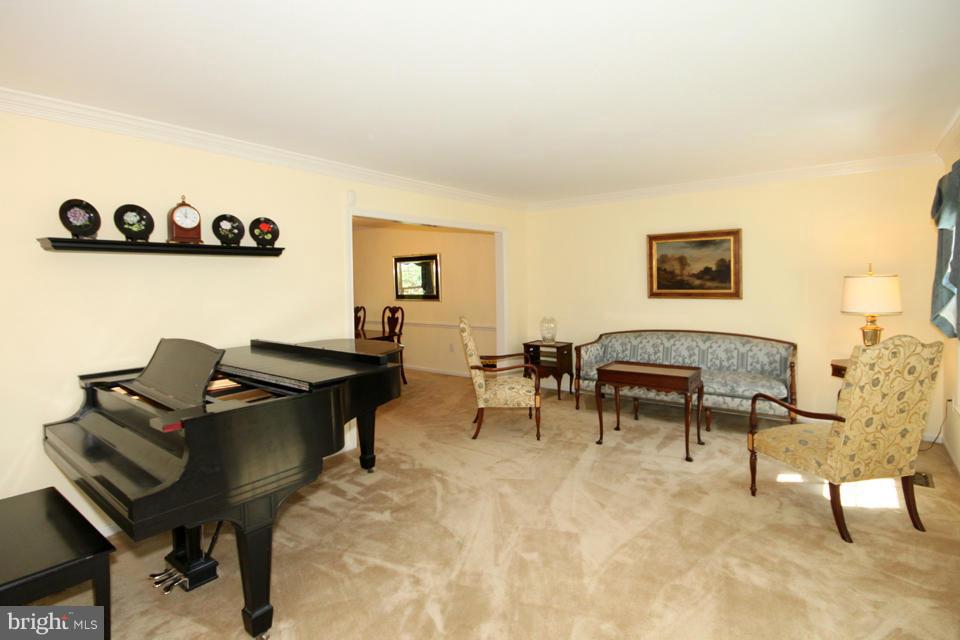 9919 Natick Road Burke, VA 22015 - Photo 3 of 30 Living Room