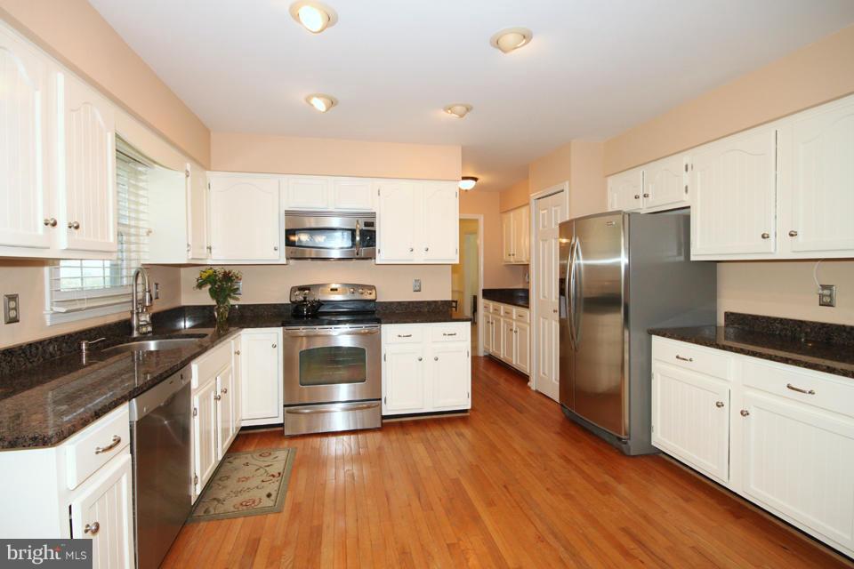 9919 Natick Road Burke, VA 22015 - Photo 8 of 30 Kitchen