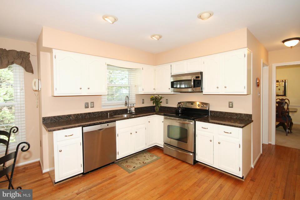9919 Natick Road Burke, VA 22015 - Photo 9 of 30 Kitchen