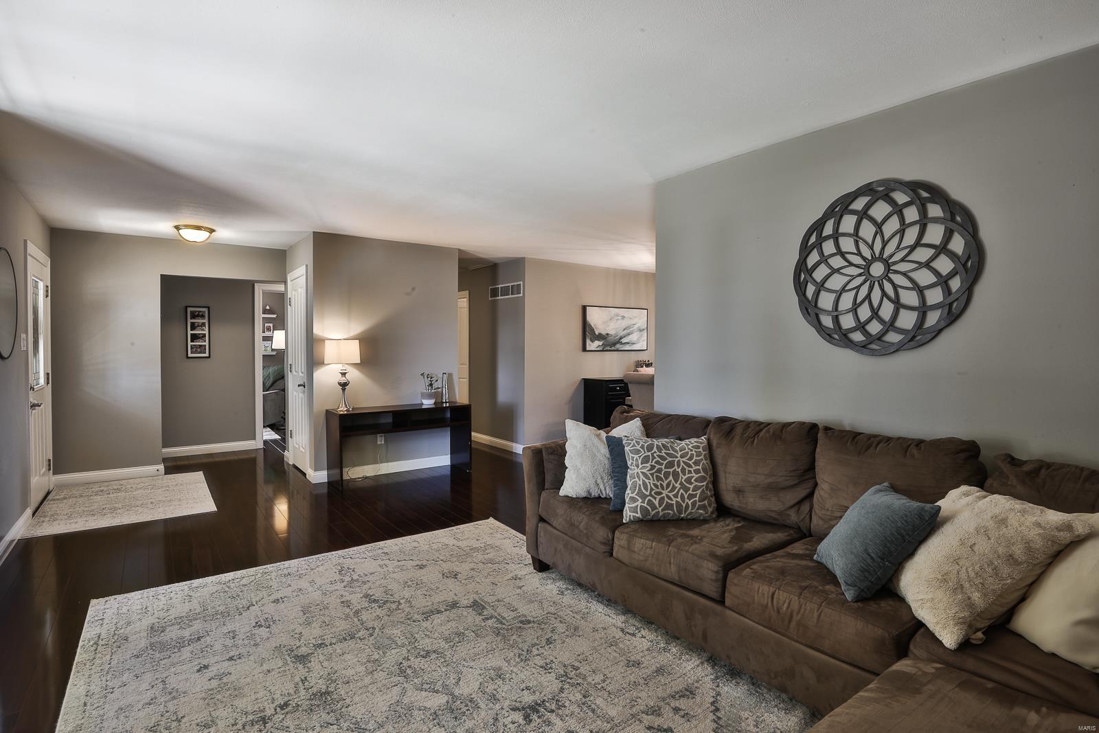 2145 England Town Road St. Louis, MO 63129 - Photo 5 of 40 Gallery Image 5