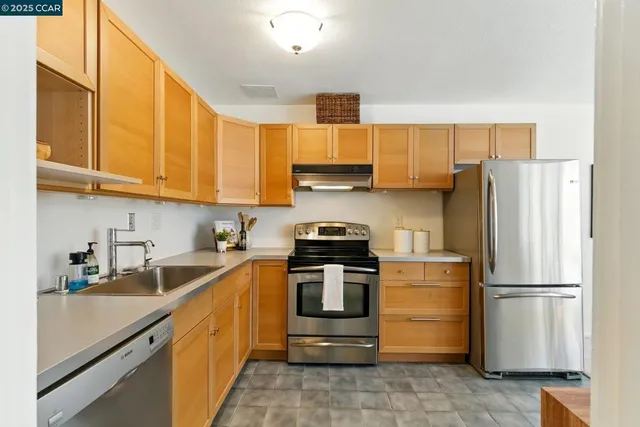 $319,000 | 193-193 Montecito Avenue, Unit 303, Oakland, CA 94610