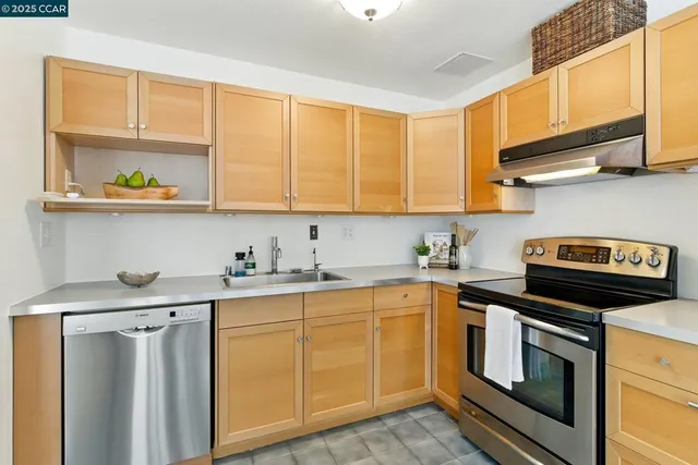 $319,000 | 193-193 Montecito Avenue, Unit 303, Oakland, CA 94610