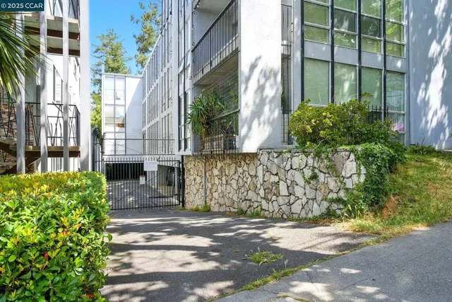 $319,000 | 193-193 Montecito Avenue, Unit 303, Oakland, CA 94610