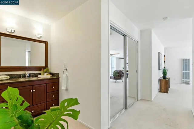 $319,000 | 193-193 Montecito Avenue, Unit 303, Oakland, CA 94610