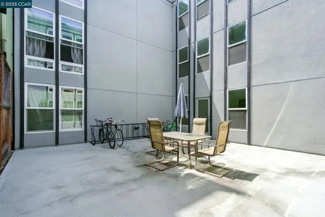 $319,000 | 193-193 Montecito Avenue, Unit 303, Oakland, CA 94610