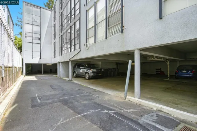 $319,000 | 193-193 Montecito Avenue, Unit 303, Oakland, CA 94610