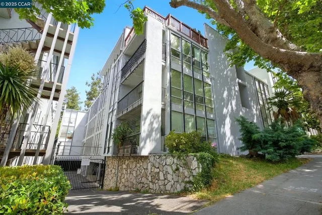 $319,000 | 193-193 Montecito Avenue, Unit 303, Oakland, CA 94610