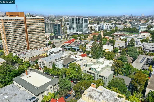 $319,000 | 193-193 Montecito Avenue, Unit 303, Oakland, CA 94610