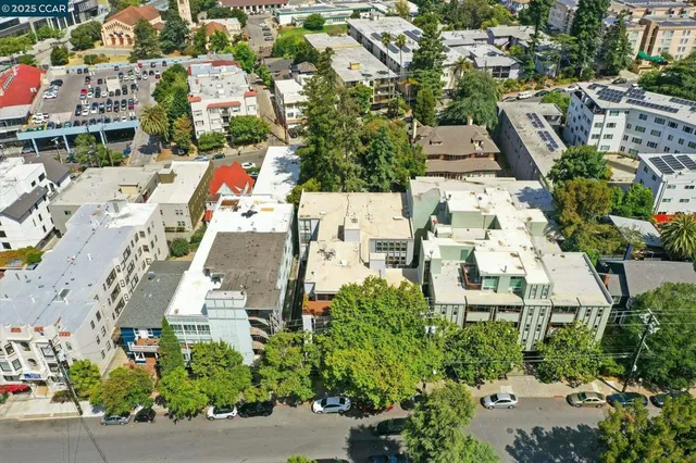 $319,000 | 193-193 Montecito Avenue, Unit 303, Oakland, CA 94610