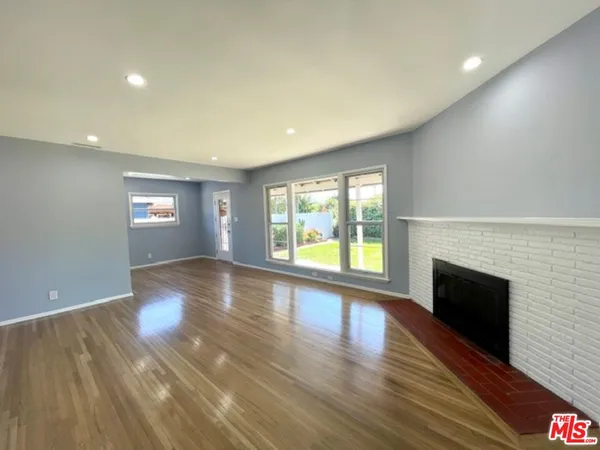 $5,250 | 7330 West 89th Street, Los Angeles, CA 90045