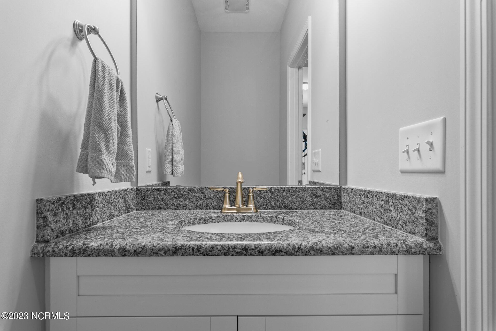 10 Lassiter Lane Pinehurst, NC 28374 - Photo 22 of 48 Powder Room