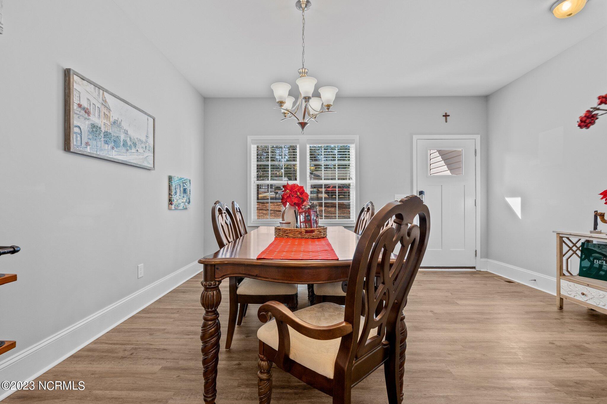 10 Lassiter Lane Pinehurst, NC 28374 - Photo 7 of 48 Dining Room
