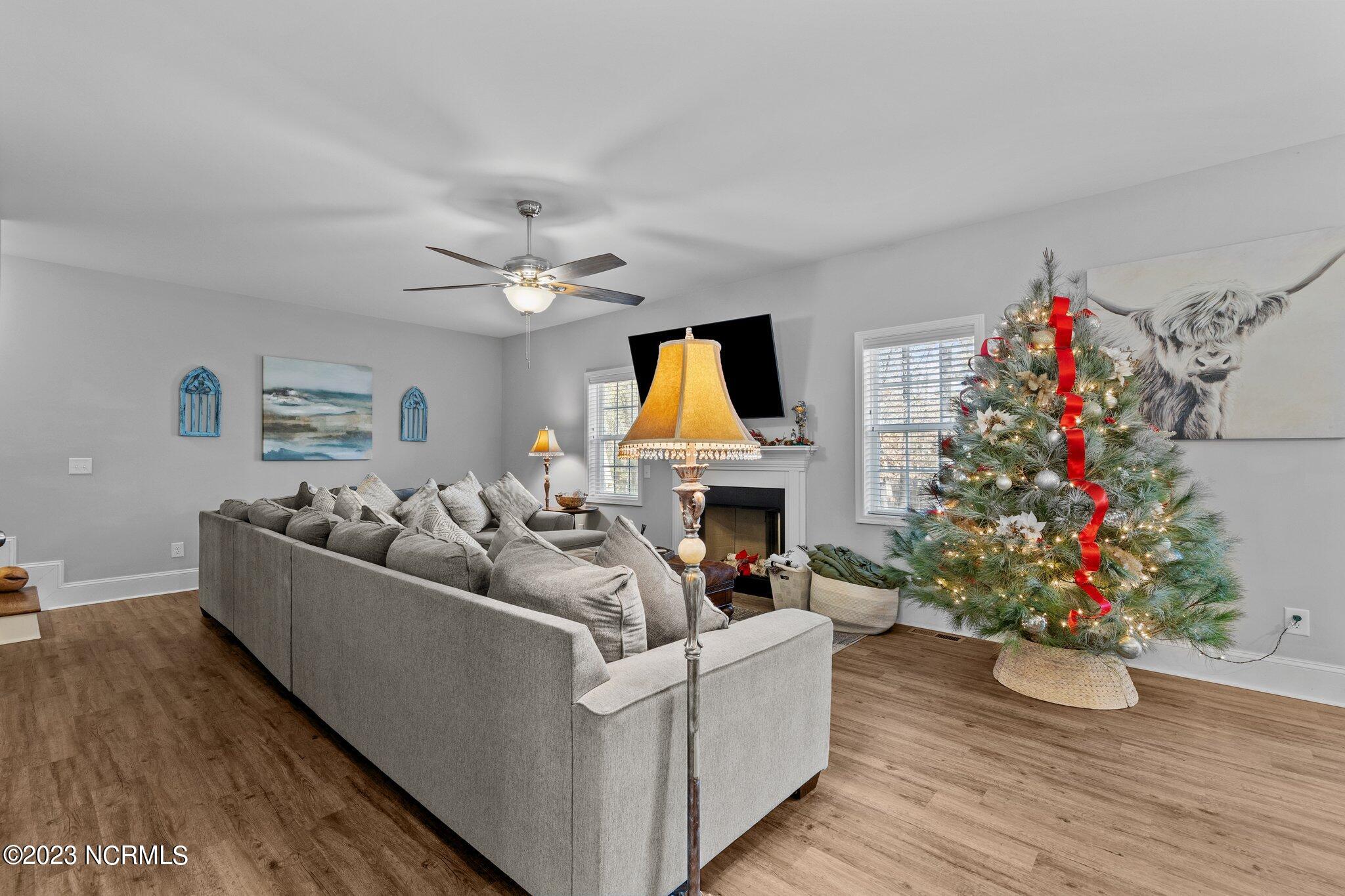 10 Lassiter Lane Pinehurst, NC 28374 - Photo 9 of 48 Living Room