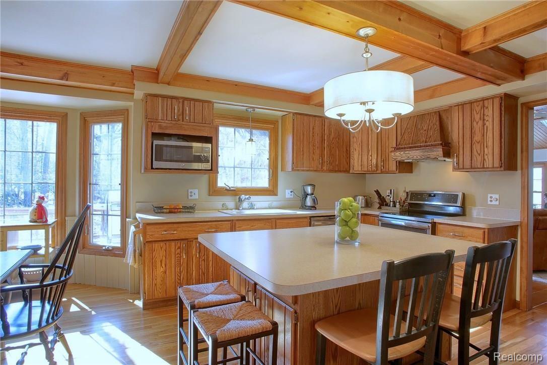 1391 Springwood Lane Rochester, MI 48309 - Photo 8 of 37 7 - Kitchen.jpg
