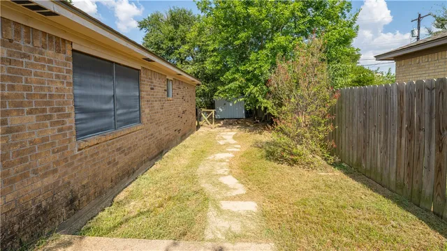 $259,900 | 1001 Braeswood Drive, Bryan, TX 77803