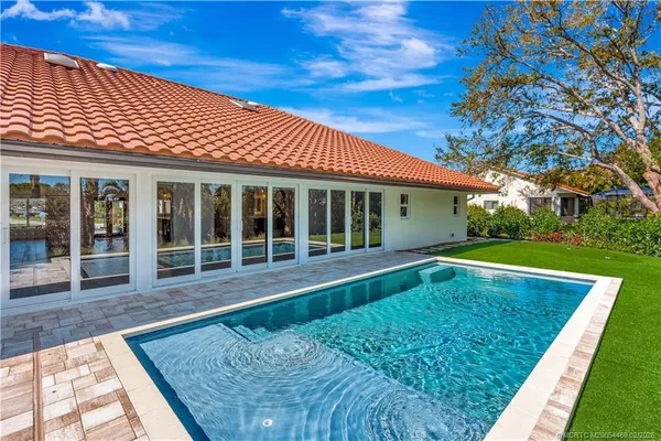 $1,599,000 | 3984 Southeast Fairway East, Stuart, FL 34997