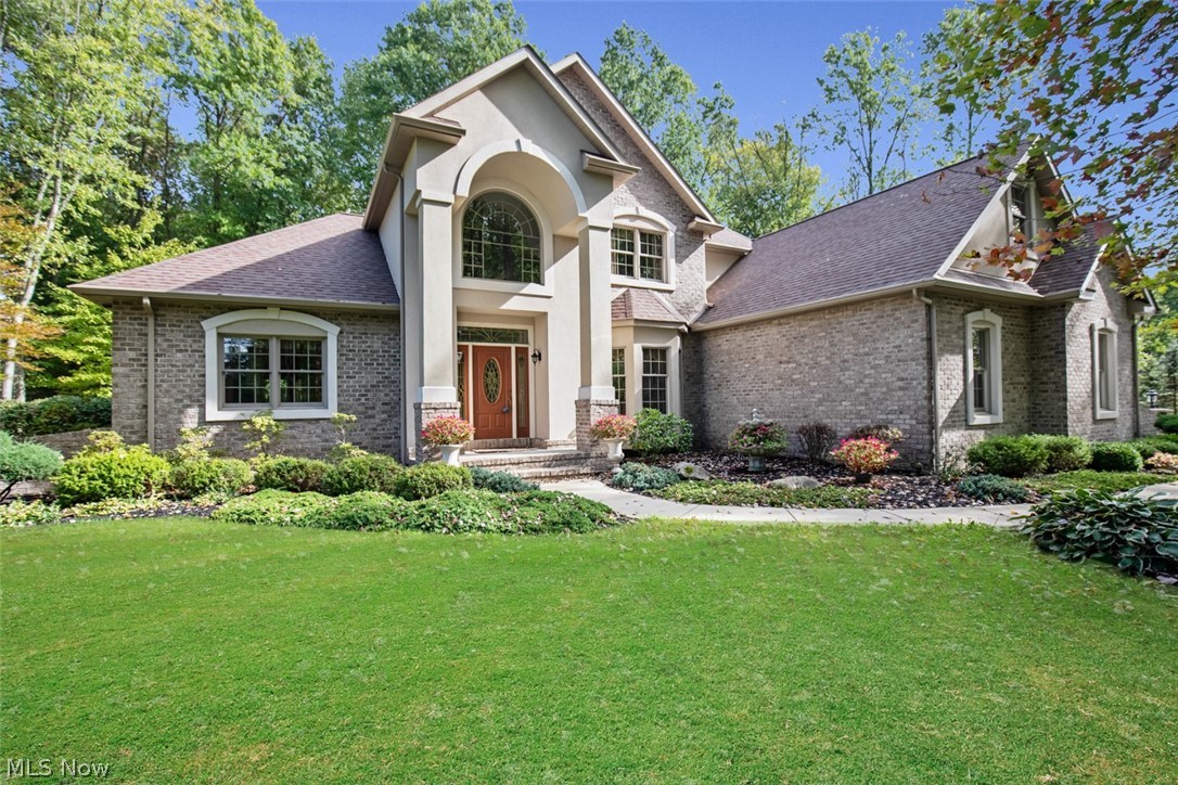 3133 Austintown Warren Road Mineral Ridge, OH 44440 - Photo 2 of 33 Beautiful front of home