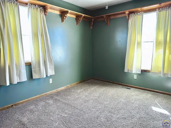 $309,900 | 14296 123rd Lane, Hoyt, KS 66440