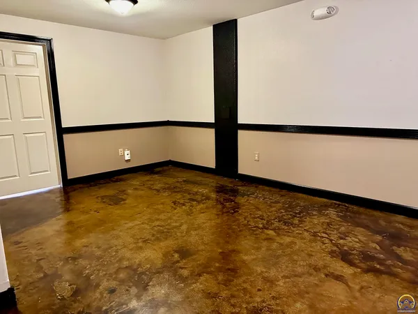 $309,900 | 14296 123rd Lane, Hoyt, KS 66440