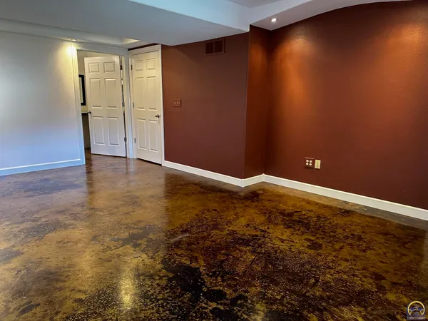 $309,900 | 14296 123rd Lane, Hoyt, KS 66440