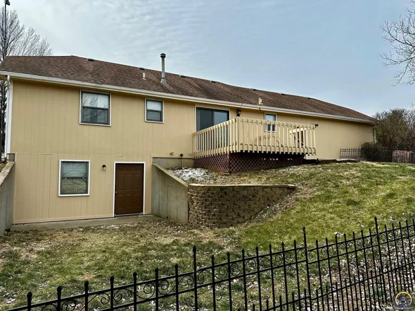 $309,900 | 14296 123rd Lane, Hoyt, KS 66440